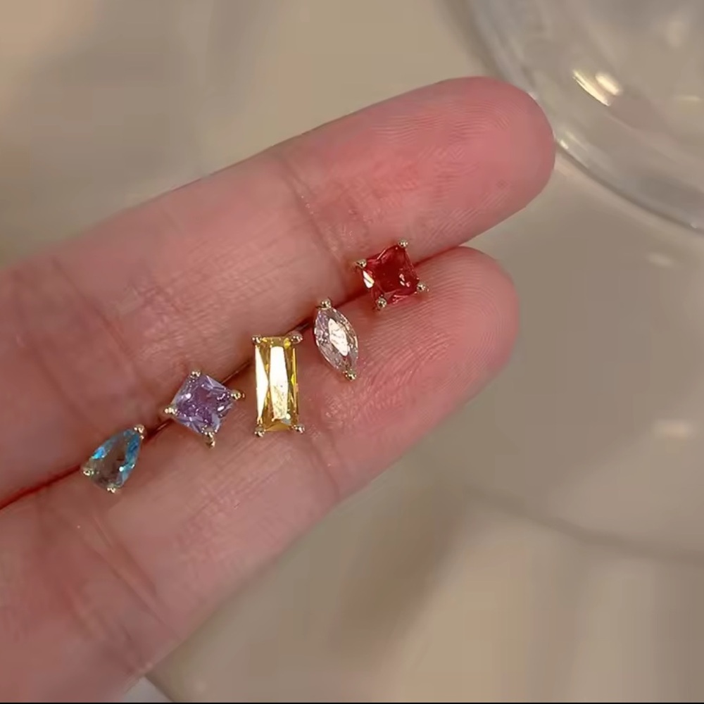 Set of 8 ( 4 on each side) Multicolored Gemstone Earrings NEW!